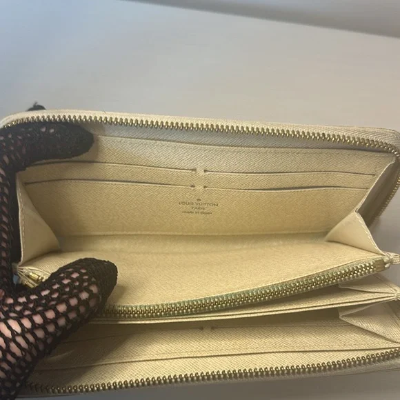 Louis Vuitton Damier Azure Long Zippy Wallet - Picture 10 of 16